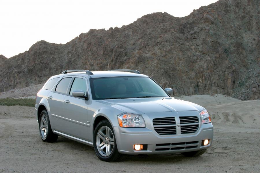  Dodge Magnum R/T 2005 года  (фото 2 из 39)